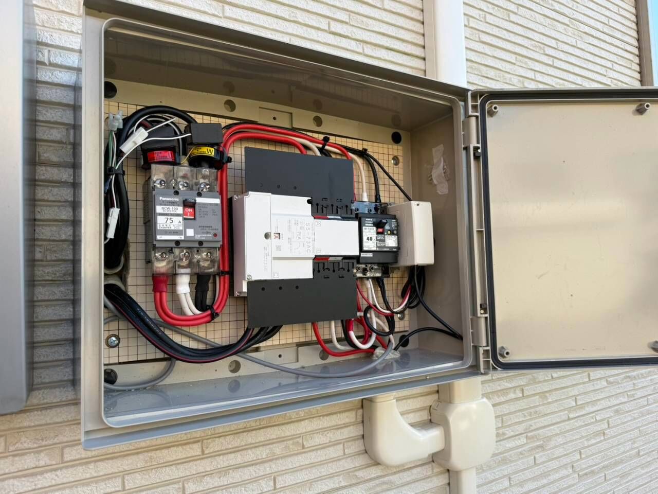 倉敷市で全負荷型の蓄電池を設置｜特定負荷型との違いと、停電時に困らないための使い方説明（シャープ 9.5kWh）