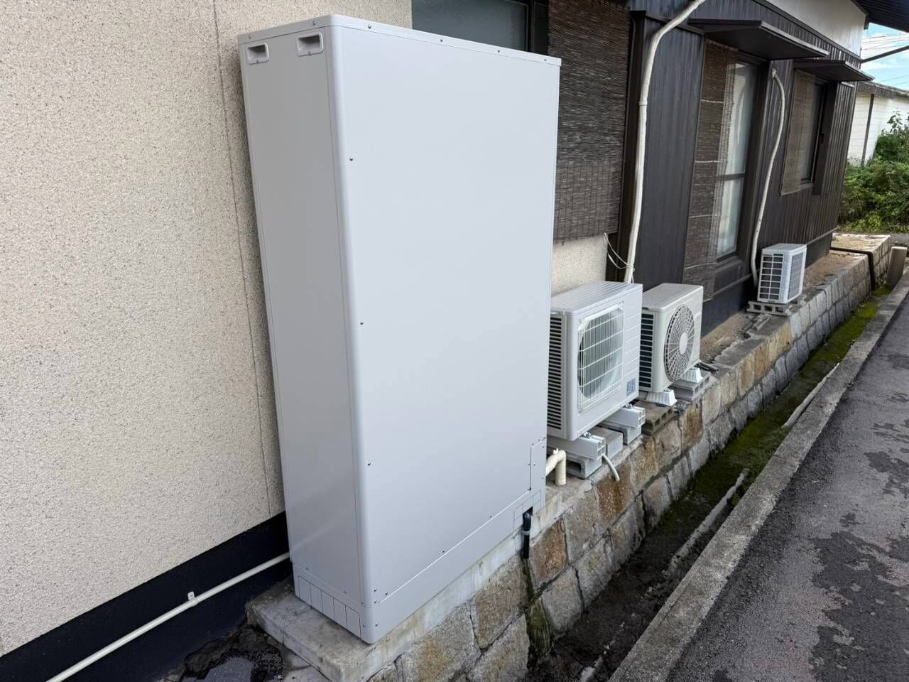 倉敷市でエコキュートを交換｜三菱 フルオート370L 薄型、太陽光・蓄電池と組み合わせるオール電化